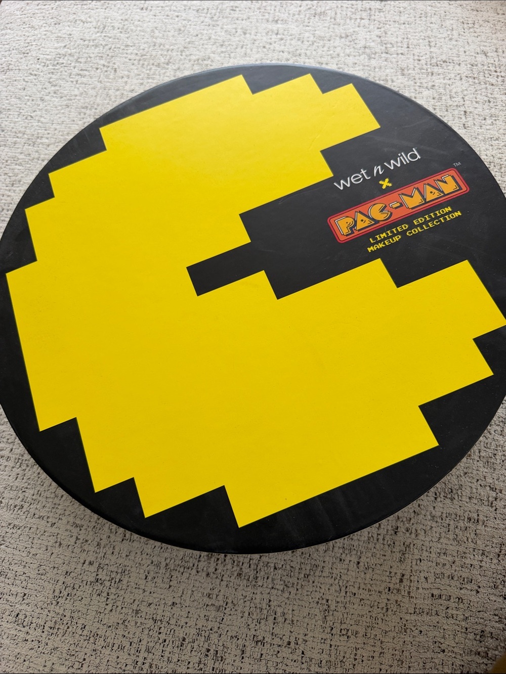 wet n wild Pac-Man Limited Edition Round Makeup Case - Yellow & Black